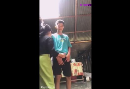 Nonton Video Viral Berjalan Berdampingan Menembus Segala Waktu Berlalu Super Funny